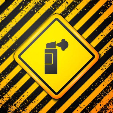 Sarı arka planda izole edilmiş kara biber spreyi ikonu. OC gazı. Capsicum nefsi müdafaa spreyi. Uyarı işareti. Vektör.