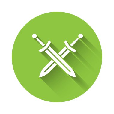 Beyaz Haçlı Ortaçağ kılıç ikonu uzun gölgeli izole edilmiş. Ortaçağ silahı. Yeşil daire düğmesi. Vektör.