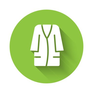 Uzun gölgeli beyaz bornoz ikonu. Yeşil daire düğmesi. Vektör.