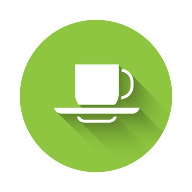 Uzun gölgeli beyaz kahve bardağı ikonu. Çay fincanı. Sıcak içecek kahvesi. Yeşil daire düğmesi. Vektör.