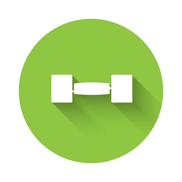 長い影で隔離されたホワイトダンベルアイコン 筋肉のリフティングアイコン フィットネスバー スポーツ用品 運動のバンベル 緑色の丸ボタン ベクトル — ストックベクタ