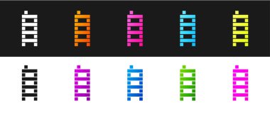 Mahjong parçalarını siyah beyaz arkaplanda izole et. Çin mahjong kırmızı ejderha oyunu emojisi. Vektör.