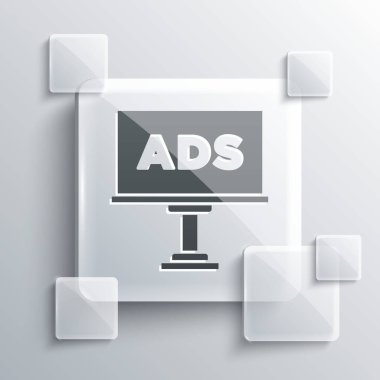 Gri arka planda gri reklam simgesi izole edildi. Pazarlama ve tanıtım süreci kavramı. İlgili reklamlar. Sosyal medya reklamcılığı. Kare cam paneller. Vektör.