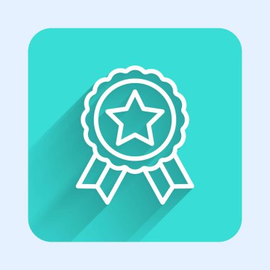 Yıldız ikonlu beyaz çizgi madalyası uzun gölgeli. Kazanan başarı işareti. Ödül madalyası. Yeşil kare düğmesi. Vektör.