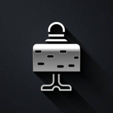 Masa ikonundaki gümüş sihirli top siyah arka planda izole edilmiş. Kristal küre. Uzun gölge tarzı. Vektör.