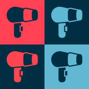 Pop sanat saç kurutma ikonu renk arkaplanında izole edilmiş. Saç kurutma makinesi tabelası. Saç kurutma sembolü. Sıcak hava üflüyor. Vektör.