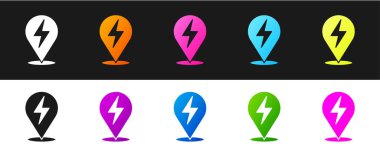 Şimşek simgesini siyah beyaz arkaplanda izole et. Flaş ikonu. Flaş ikonunu yükle. Gök gürültüsü. Yıldırım çarpması. Vektör.