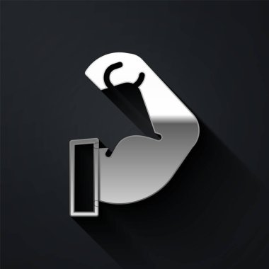 Gümüş vücut geliştirici siyah arka planda izole edilmiş kas simgesini gösteriyor. Formda kalmak, güçlü sağlık hobisi kavramı. Uzun gölge tarzı. Vektör.