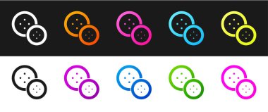 Siyah ve beyaz arkaplanda izole edilmiş kıyafet simgesi için dikiş düğmesini ayarlayın. Giysi düğmesi. Vektör İllüstrasyonu.