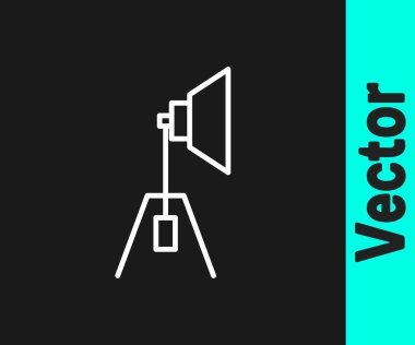 Siyah arkaplanda beyaz çizgi film spotu simgesi izole edildi. Işık efekti. Sahne, Stüdyo, Gösteri. Vektör İllüstrasyonu.