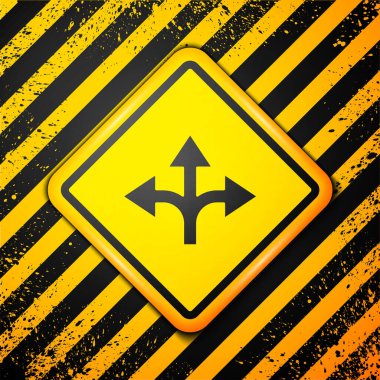 Siyah Yol trafik tabelası. Sarı arkaplanda sinyal simgesi izole edildi. İşaretçi sembolü. İzole sokak bilgi levhası. Yön tabelası. Uyarı işareti. Vektör İllüstrasyonu.