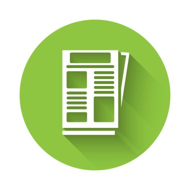 Beyaz Haber simgesi uzun gölgelerle izole edildi. Gazete tabelası. Kitle iletişim sembolü. Yeşil daire düğmesi. Vektör.