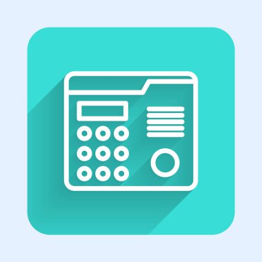 Beyaz Hat House dahili iletişim sistemi simgesi uzun gölgeli izole edildi. Yeşil kare düğmesi. Vektör İllüstrasyonu.