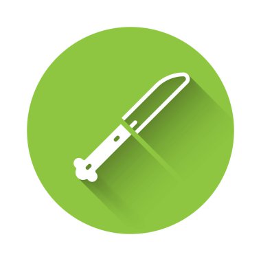 Beyaz Bıçak simgesi uzun gölgeli izole edilmiş. Çatal bıçak sembolü. Yeşil daire düğmesi. Vektör.