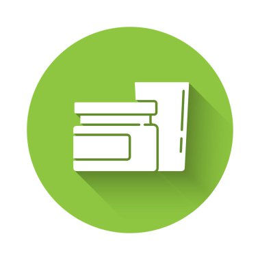 Beyaz Bebek maması ikonu uzun gölgeli izole edilmiş. Yeşil daire düğmesi. Vektör.