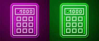 Parlayan neon çizgisi hesap makinesi simgesi mor ve yeşil arkaplanda izole edildi. Muhasebe sembolü. İş hesaplamaları matematik eğitimi ve finans. Vektör.