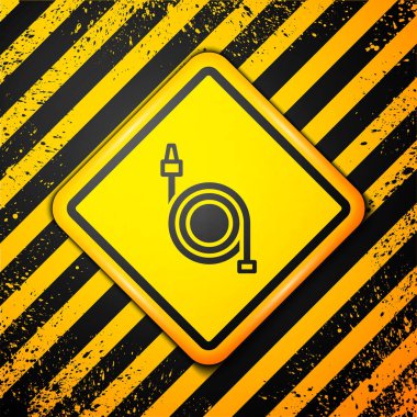 Sarı arka planda siyah yangın hortumu ikonu izole edildi. Uyarı işareti. Vektör.