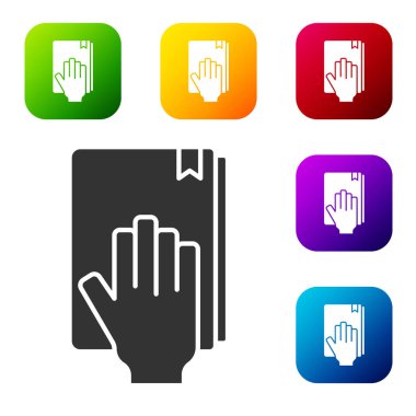 Beyaz arka planda izole edilmiş kutsal İncil ikonu üzerine siyah yemin. Mahkemedeki prosedür. Gerçek ve gerçek. Tanrı huzurunda söz ver. Renkli kare düğmelerle simgeleri ayarla. Vektör.