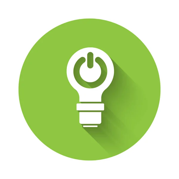 長い影で隔離された雷のシンボルアイコンを持つ白い電球 ライトランプの看板 アイデアシンボル 緑色の丸ボタン ベクトル — ストックベクタ