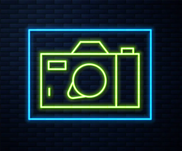 Светящаяся Неоновая Линия Иконка Фотокамеры Изолирована Фоне Кирпичной Стены Значок — стоковый вектор