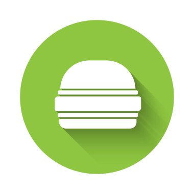 Beyaz Burger ikonu uzun gölgeli izole edilmiş. Hamburger ikonu. Çizburger sandviç tabelası. Fast food menüsü. Yeşil daire düğmesi. Vektör.