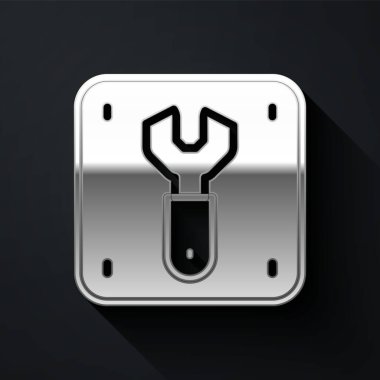 Demiryolu ikonunun gümüş tamiri siyah arkaplanda izole edildi. Onarım işe yarıyor. Tadilat işi. İmza ve bariyer. Uzun gölge tarzı. Vektör.