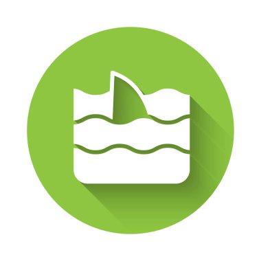 Okyanus dalgası ikonunda beyaz köpekbalığı yüzgeci uzun gölgeli. Yeşil daire düğmesi. Vektör.