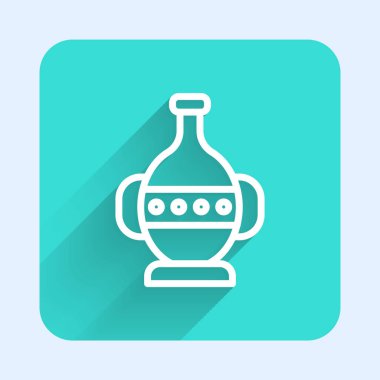 Beyaz çizgi Kadim amfora simgesi uzun gölgeli izole edilmiş. Yeşil kare düğmesi. Vektör.