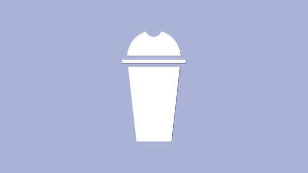 Λευκή εικόνα Milkshake απομονωμένη σε μωβ φόντο. Πλαστικό κύπελλο με καπάκι και καλαμάκι. 4K Γραφική κίνηση κίνησης βίντεο — Αρχείο Βίντεο
