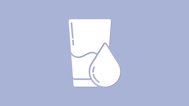 Cristal blanco con icono de agua aislado sobre fondo púrpura. Vidrio de soda. Animación gráfica de vídeo 4K — Vídeo de stock