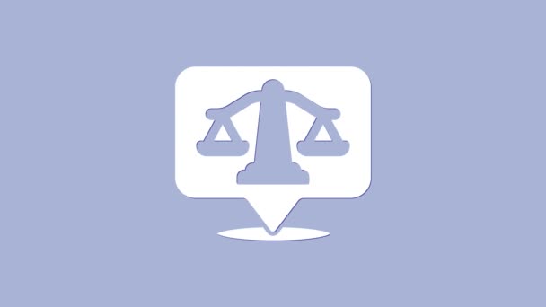 Escalas brancas de ícone de justiça isolado no fundo roxo. Símbolo do Tribunal de Justiça. Sinal da balança. Animação gráfica em movimento de vídeo 4K — Vídeo de Stock