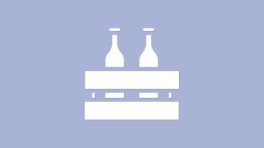 Mor arka planda izole edilmiş beyaz bira şişesi ikonu paketi. Tahta kutu ve bira şişeleri. Kutu bira kutusu tabelası. 4K Video hareketli grafik canlandırması