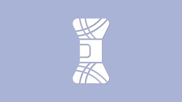 Icono de hilo blanco aislado sobre fondo púrpura. Etiqueta para confeccionar a mano, tejer o sastrería. Animación gráfica de vídeo 4K — Vídeo de stock
