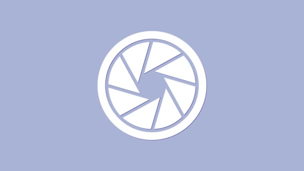 Weißes Kamera-Verschluss-Symbol isoliert auf lila Hintergrund. 4K Video Motion Grafik Animation — Stockvideo