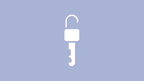 Белый Разблокированный значок ключа выделен на фиолетовом фоне. Видеографическая анимация 4K — стоковое видео
