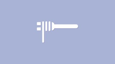 Mor arka planda izole edilmiş çatal ikonunun üzerindeki beyaz makarna. İtalyan restoranı. 4K Video hareketli grafik canlandırması