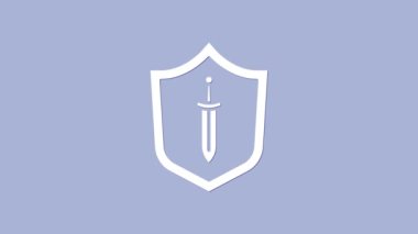 Beyaz ortaçağ kalkanı ve mor arka planda izole edilmiş kılıç simgesi. 4K Video hareketli grafik canlandırması