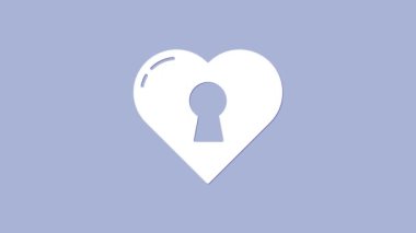 Mor arka planda izole edilmiş anahtar deliği simgesine sahip beyaz kalp. Kilitli Kalp. Aşk sembolü ve anahtar deliği işareti. 4K Video hareketli grafik canlandırması