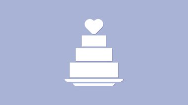 Mor arka planda kalp ikonu olan beyaz düğün pastası. 4K Video hareketli grafik canlandırması