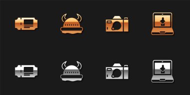 Müze bileti, boynuzlu kasklı Viking fotoğraf makinesi ve çevrimiçi müze ikonu. Vektör.