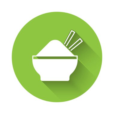 Uzun gölgeli yemek çubuğu ikonu olan bir kasede beyaz pirinç. Geleneksel Asya yemekleri. Yeşil daire düğmesi. Vektör.