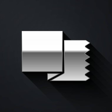 Gümüş Tekstil kumaş rulo simgesi siyah arka planda izole edildi. Yuvarlan, paspas, halı, halı, halı ya da kağıt rulo ikonu. Uzun gölge tarzı. Vektör.