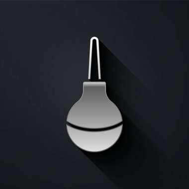 Gümüş Enema simgesi siyah arkaplanda izole edildi. Plastik uçlu bir düşman. Tıbbi armut. Uzun gölge tarzı. Vektör.