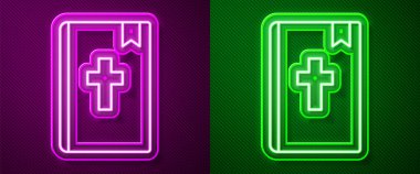 Parlayan neon çizgisi. Kutsal İncil ikonu, mor ve yeşil arka planda izole edilmiş. Vektör.