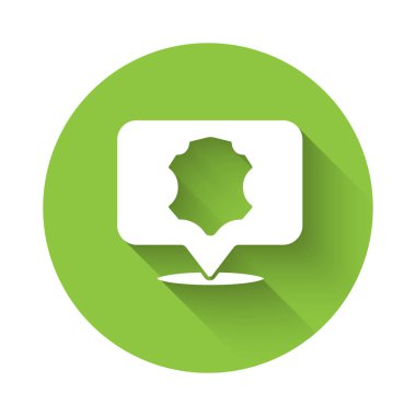 Uzun gölgeli beyaz deri bir simge. Yeşil daire düğmesi. Vektör.