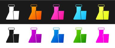 Test tüpünü ve kimyasal test ikonunu siyah beyaz arkaplanda izole et. Laboratuvar cam levhası. Vektör.