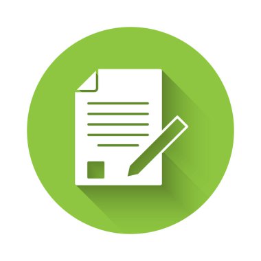 Silgi simgesi uzun gölgeli beyaz sınav kağıdı ve kalem. Sınav kağıdı, sınav ya da araştırma konsepti. Sınav ya da sınav. Yeşil daire düğmesi. Vektör.