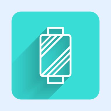 Makarna simgesine uzun gölgeli beyaz çizgili dikiş ipliği. İplik makarası. İplik kutusu. Yeşil kare düğmesi. Vektör.