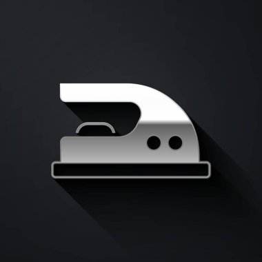 Siyah zemin üzerinde izole edilmiş gümüş elektrikli demir ikonu. Buhar ütüsü. Uzun gölge tarzı. Vektör