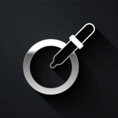 Siyah arka planda izole edilmiş piket ikonlu gümüş petri kabı. Uzun gölge tarzı. Vektör